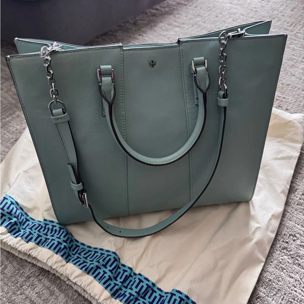 TORY BURCH "CASS" SOFT PEBBLED LEATHER LARGE TOTE BAG - Picture 2 of 6